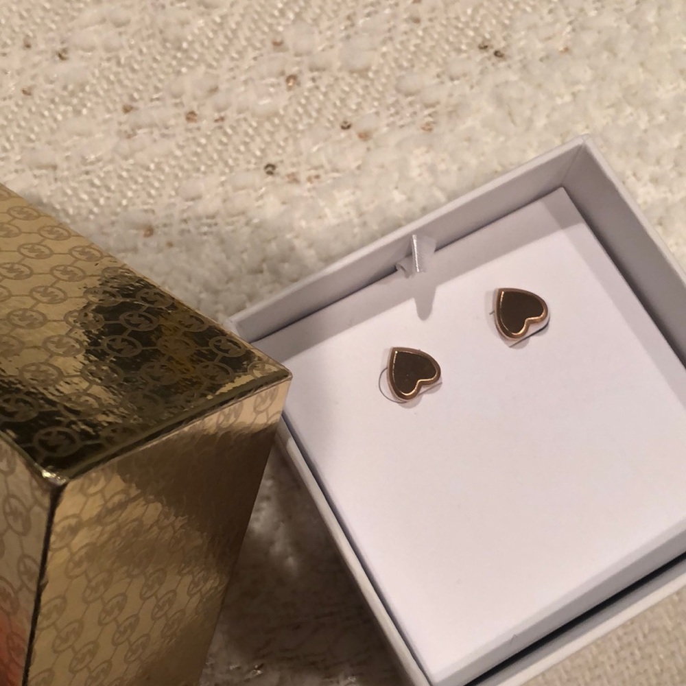Michael kors heart earrings ❤️